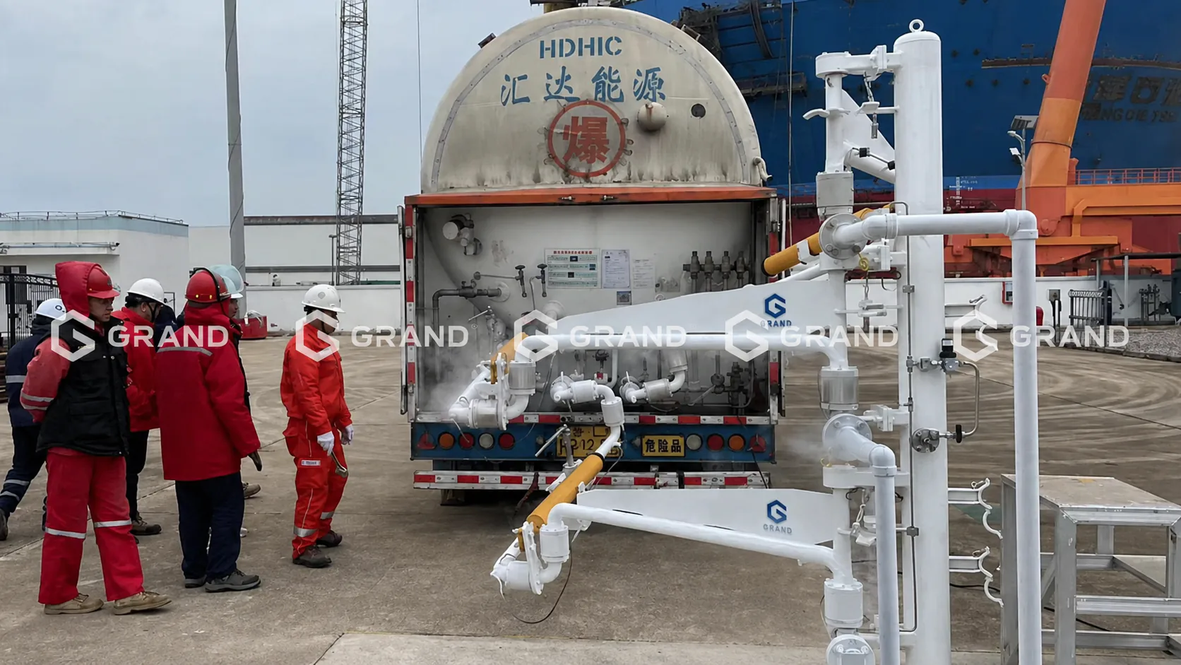 Cryogenic Truck Loading Arms LNG installation detail